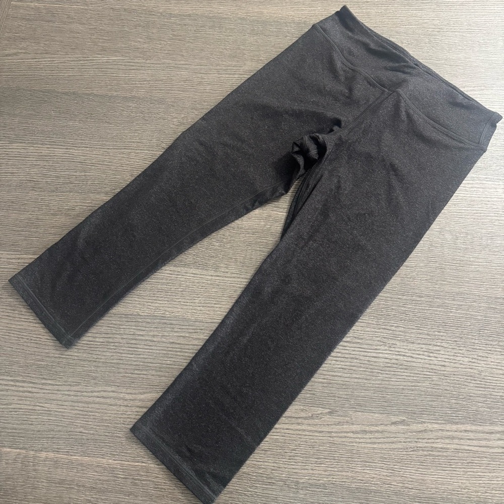 Women’s Active Leggings Capri Pants Size L Gray Gym Yoga Running